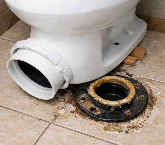 Bồn cầu hoặc đường ống lắp đặt sai kỹ thuật