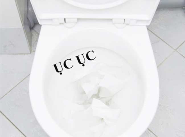 Bồn cầu kêu ục ục