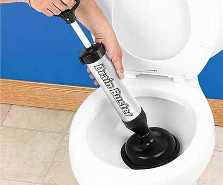 Cách hút bồn cầu tại nhà bằng pittông cao su Cách hút bồn cầu tại nhà bằng pittông cao su