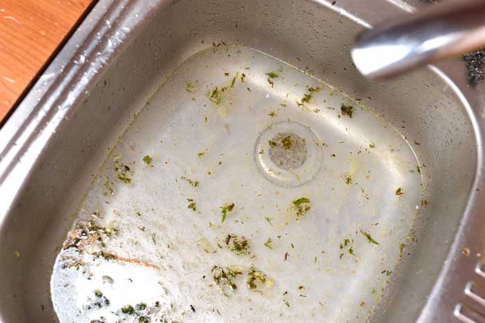 Dấu hiệu nhận biết tắc cống bồn rửa bát