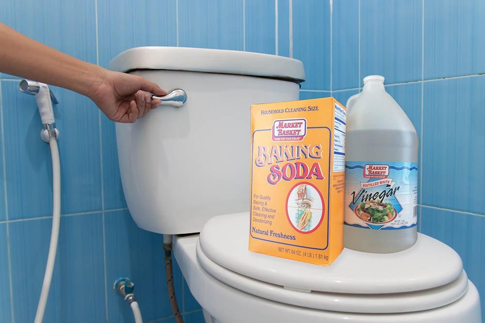 Dùng baking soda kết hợp giấm ăn