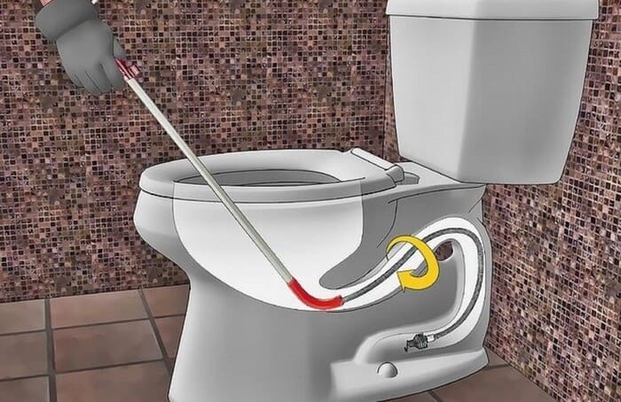 Dùng dây lò xo thông tắc bồn